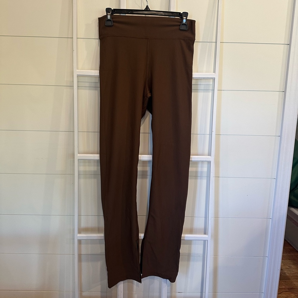 brown athletic leggings size medium